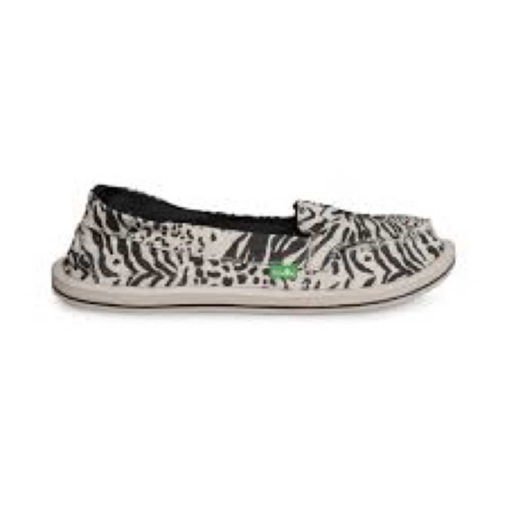 Sanuk Shorty leppatyga animal print slip on loafers women’s size 10 cream black